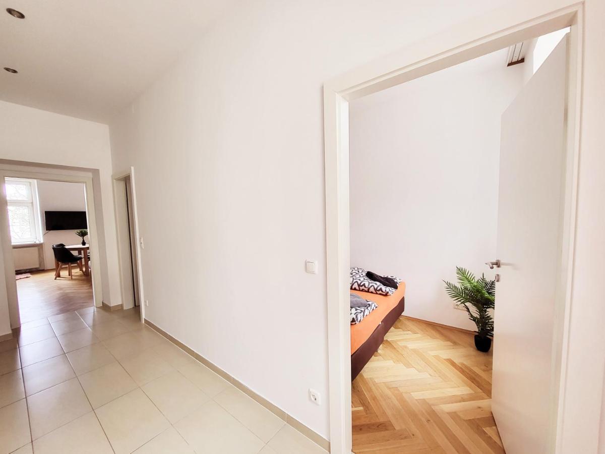 Donaufelder City Apartment Виена Екстериор снимка